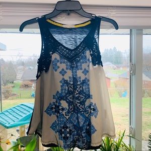 Sleeveless top with lace straps and floral design